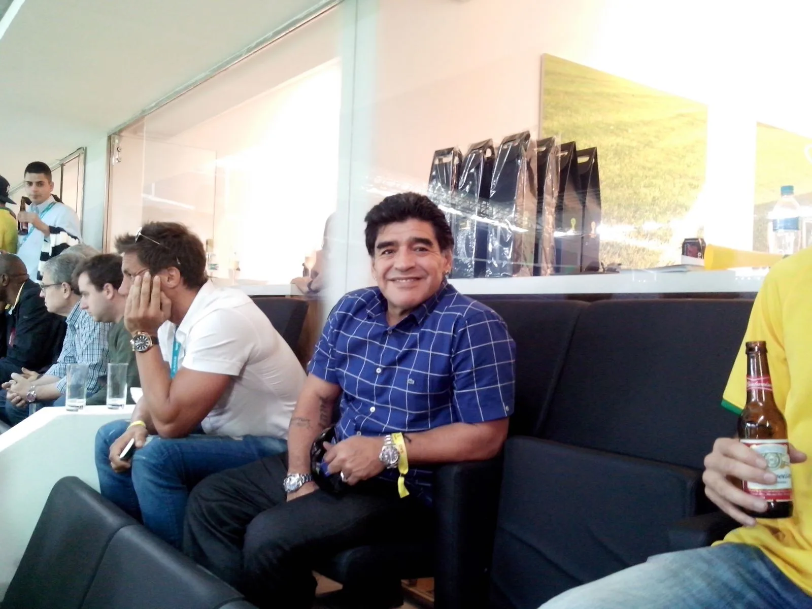 Argentina inaugura estátua de cinco metros de Maradona