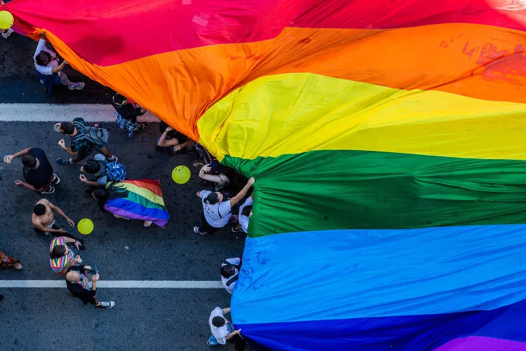 Paradas do orgulho LGBT estão fora das ruas mais uma vez e lançam programação online