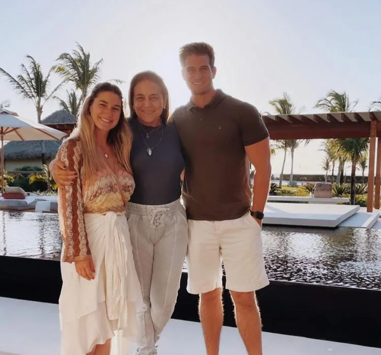 Bruna e Ravi Macedo aterrissam no Ceará para temporada de férias