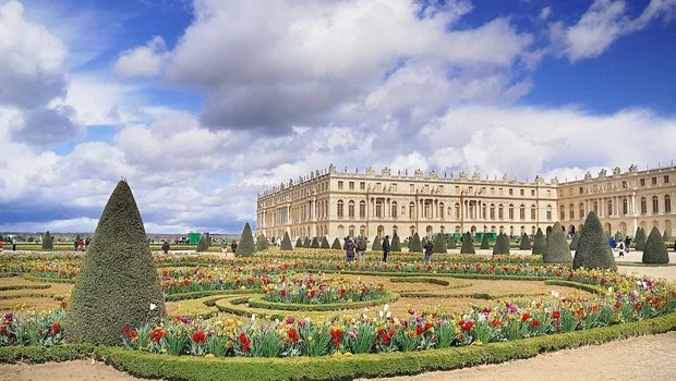 Hotel de luxo é inaugurado dentro do Palácio de Versalhes