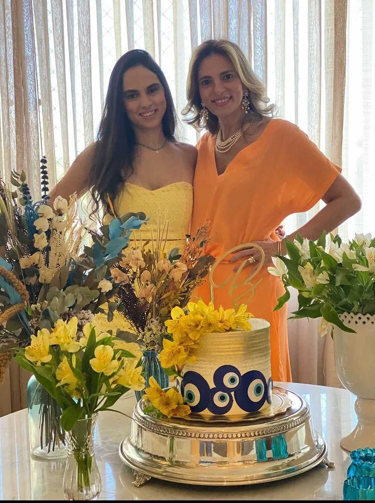 Bianca Aragão festeja sua chegada aos 22 anos
