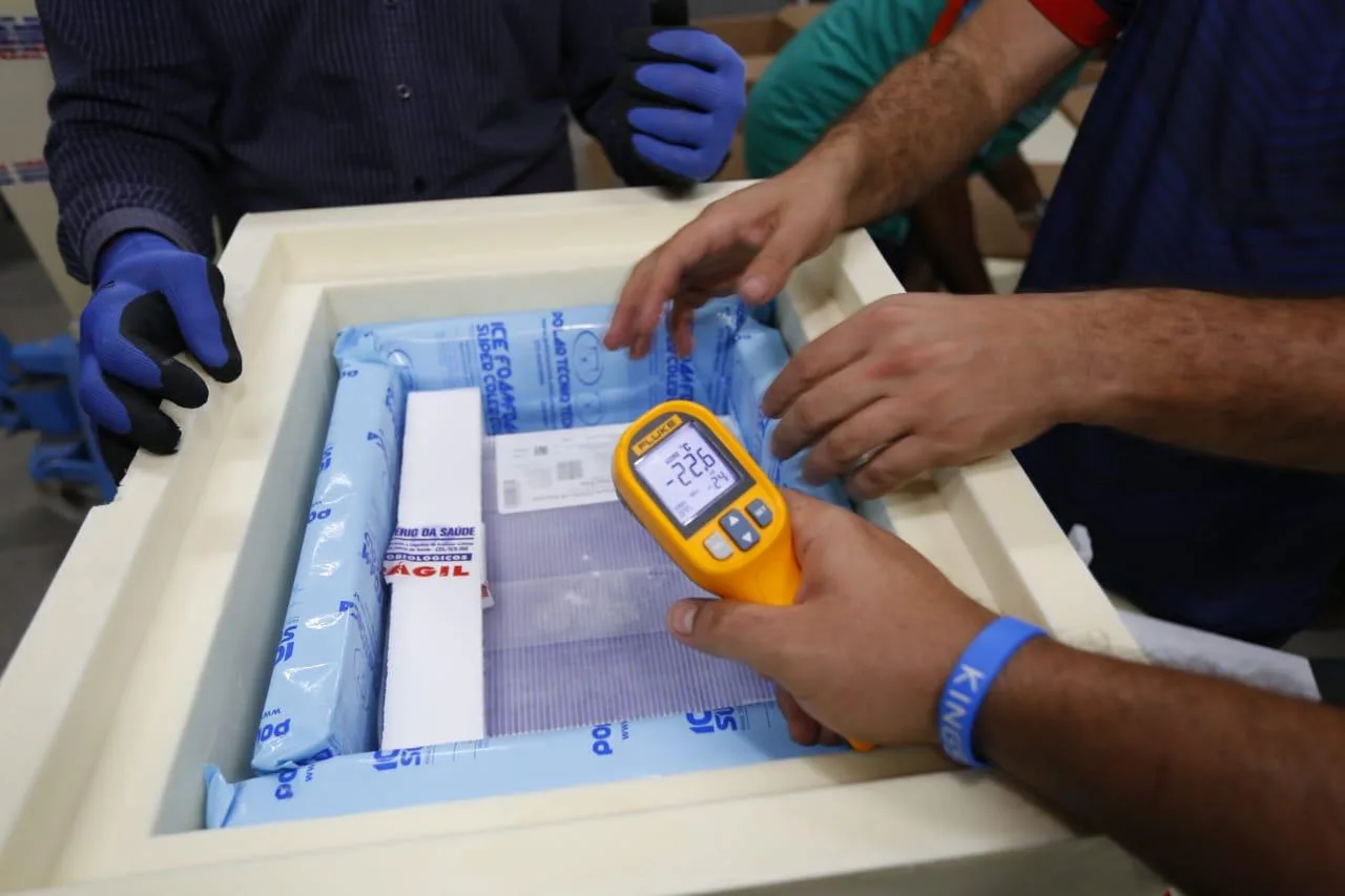 Ceará recebe na noite desta terça 97.110 vacinas da Pfizer, maior lote da farmacêutica até o momento