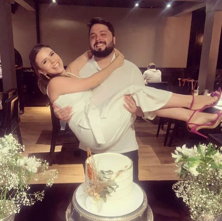 Laís Alves e Rafael Ribeiro oficializam a sua união em família