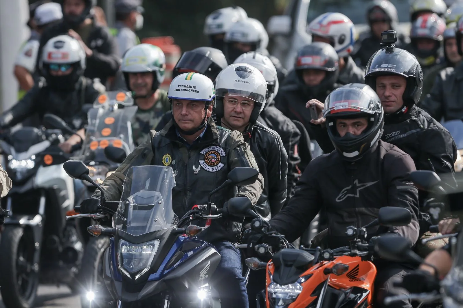 Após motociata, Bolsonaro cita Deus e militares, enaltece PM-SP e cloroquina e ataca isolamento