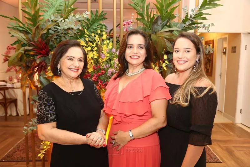 Lia Freire promove soft open do seu Barbra’s Gastronomia