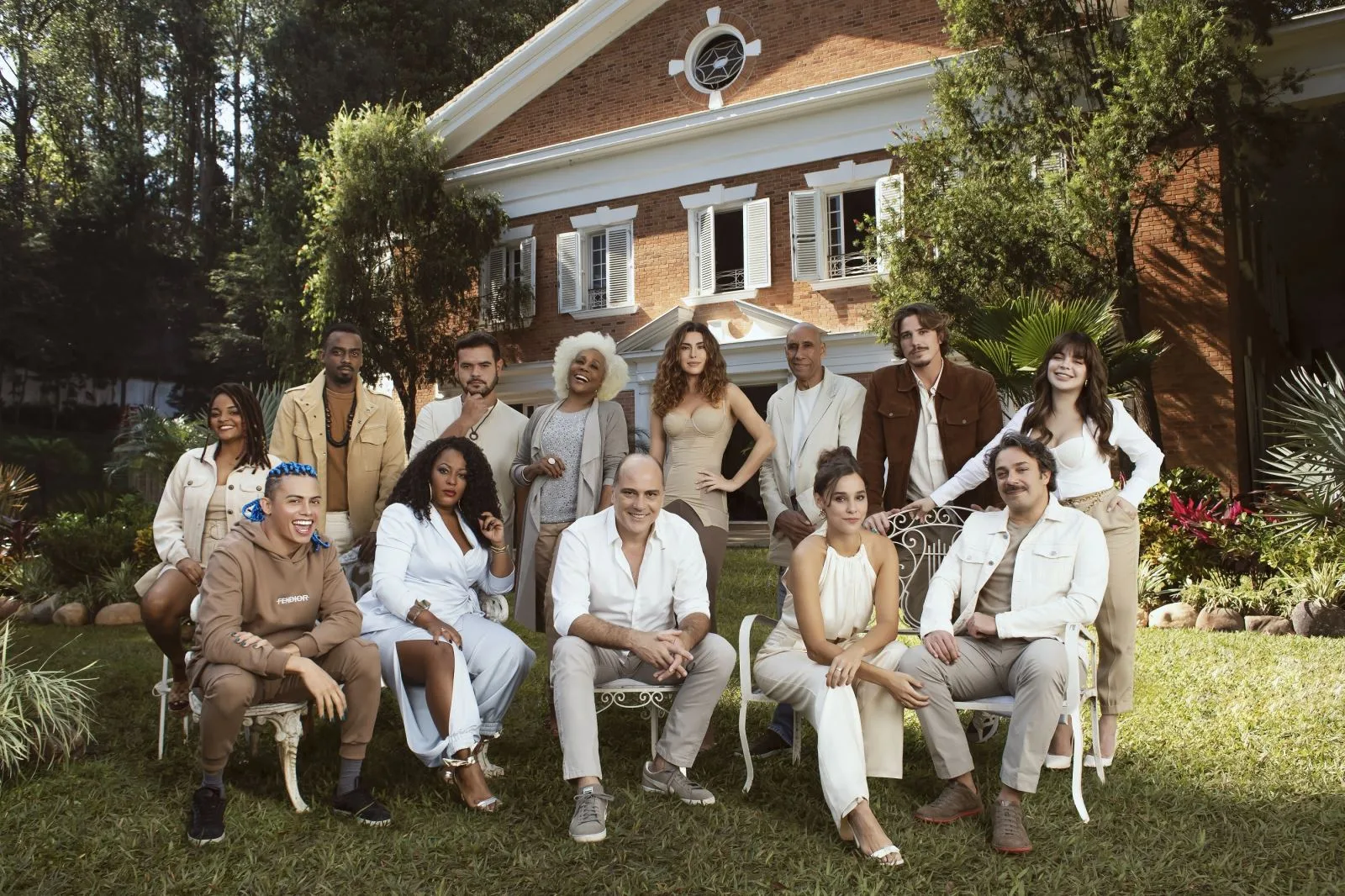 Com Silvero Pereira e Fernanda Paes Leme, nova série de comédia da Netflix inicia gravações