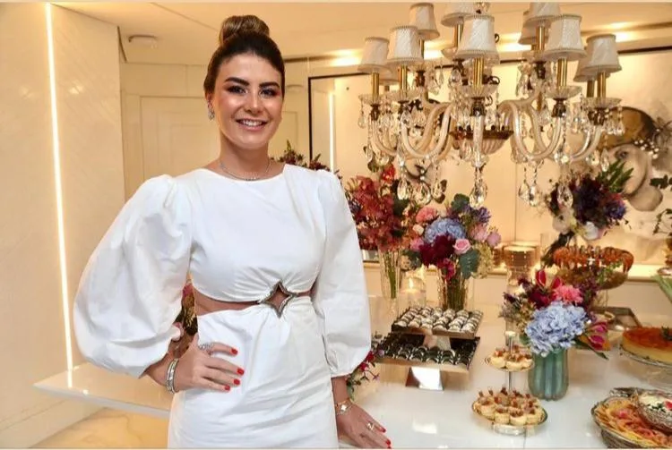 Mariana Pimenta celebra aniversário em noite intimista