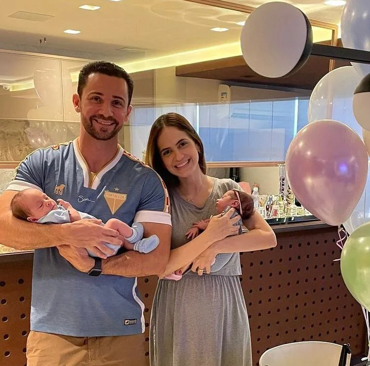 Darli Baião e Daniel Oliveira festejam o primeiro mesversário de Paola e Mateo