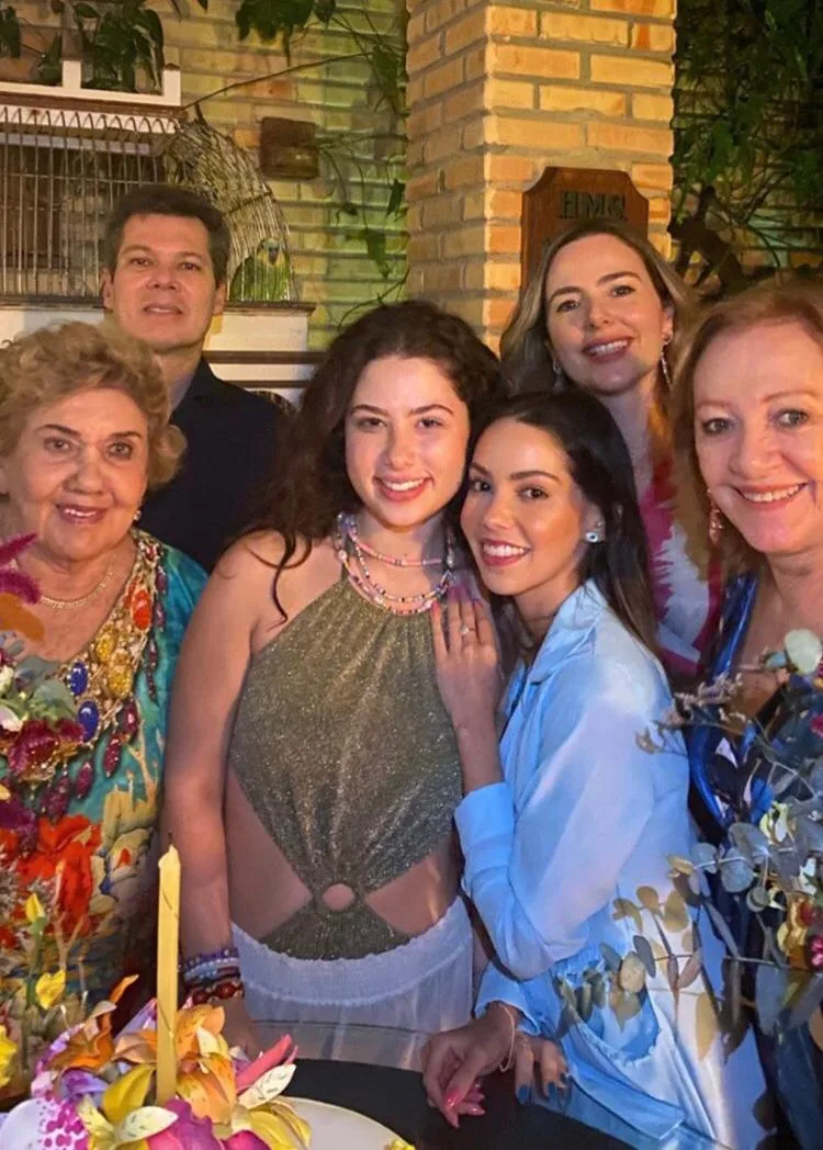 Marcela Dias Branco comemora seus 19 anos em família