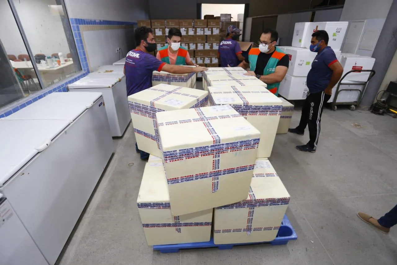Ceará recebe segundo lote de vacinas desta quinta-feira, com 93.600 doses da Pfizer