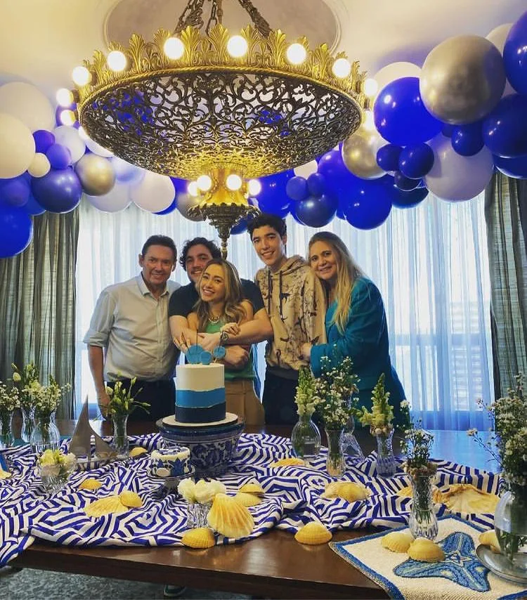 Lissa, Luciano e Luca Dias Branco festejam a chegada aos 21 anos