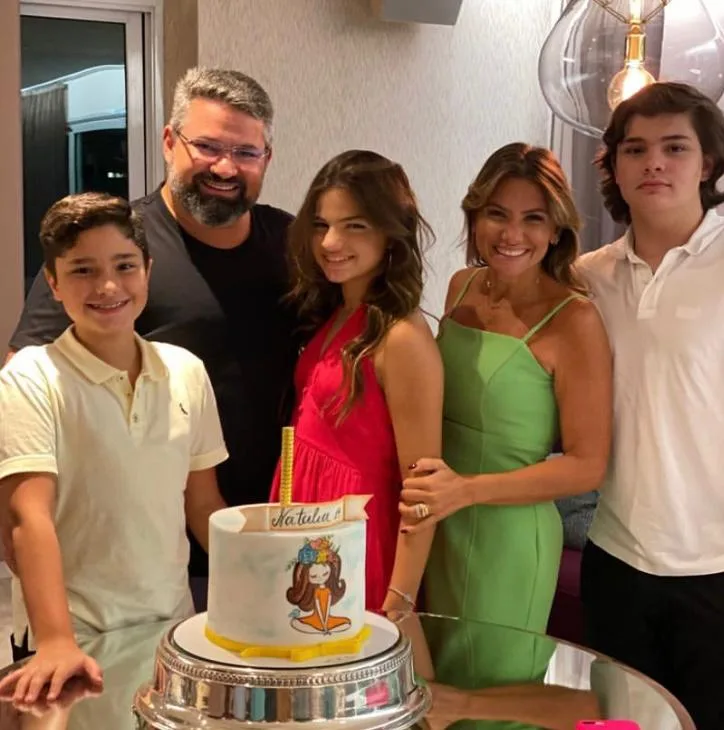 Mário Queirós e Vanessa celebram aniversário de 14 anos da filha Natália