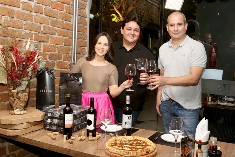Estela Pizza e Brava Wine apresentam collab em noite de frisson