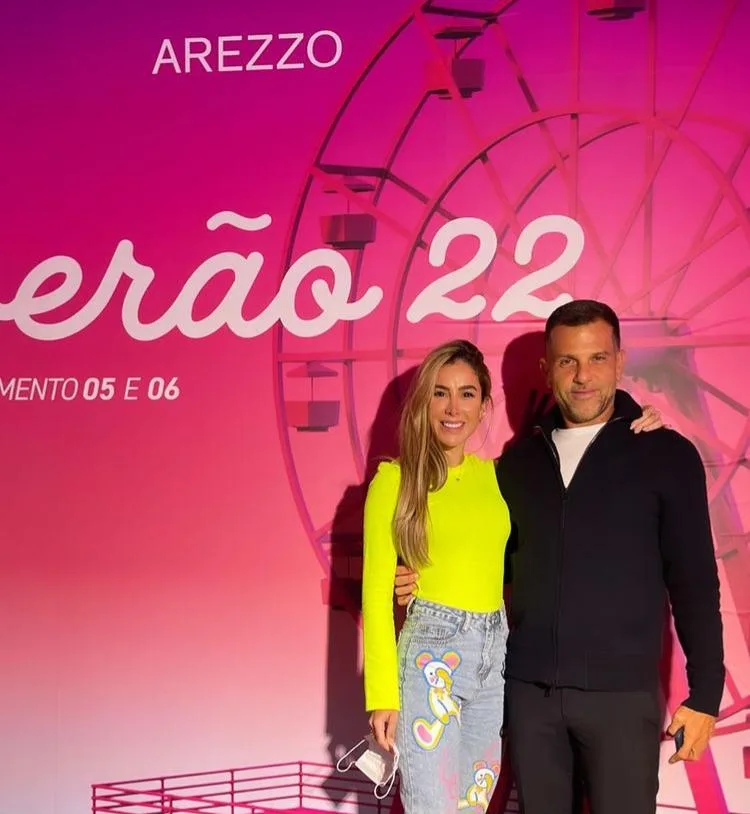 Priscilla Silva em tempo de compras para Meia Sola