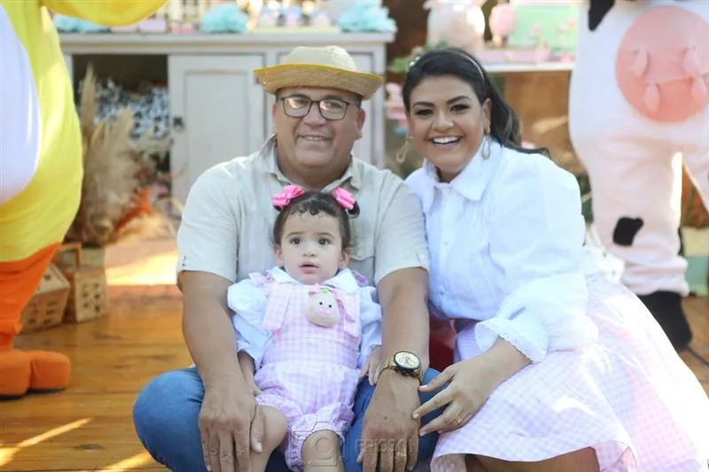 Cris Pontes e Lindon Jonhson festejam os dois anos da filha Linda