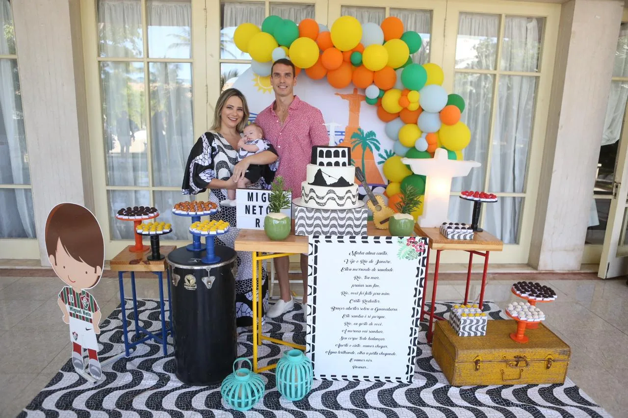 Gaida Dias e Flávio Furtado celebram o quarto mesversário do filho Miguel Neto