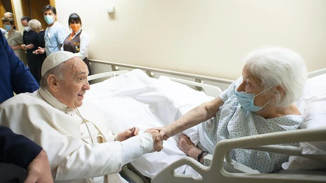 Papa Francisco deverá deixar hospital "o mais rápido possível", diz Vaticano