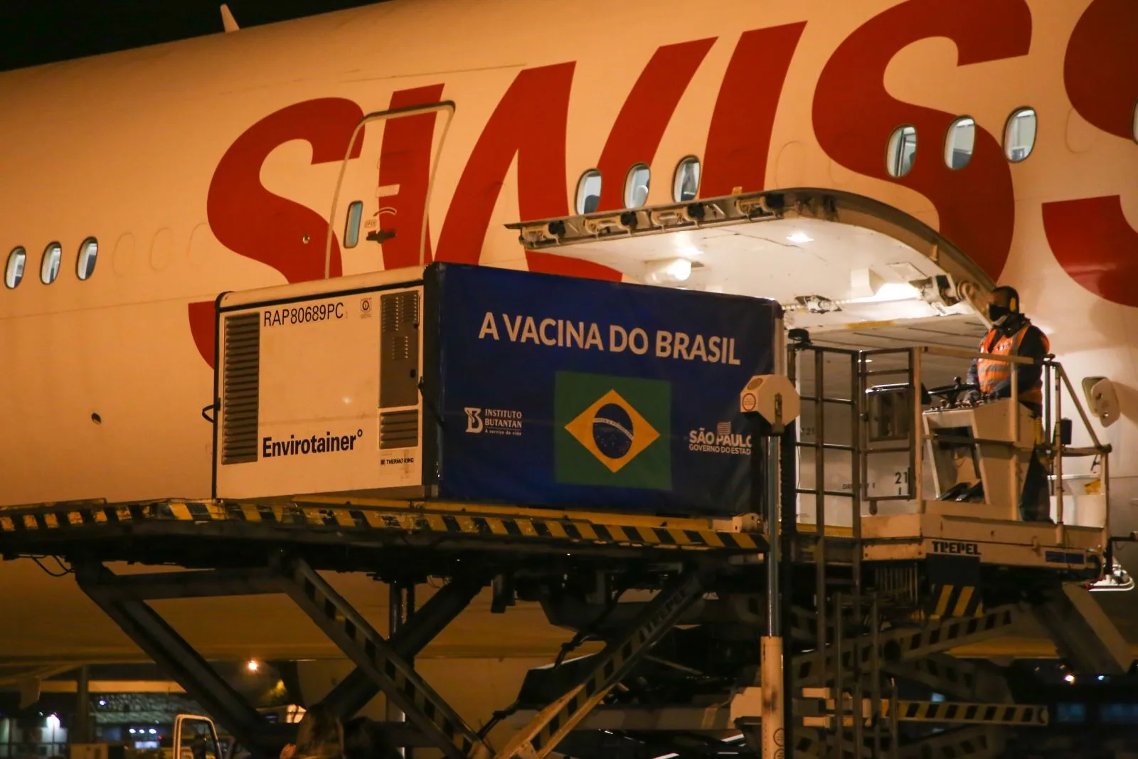Butantan recebe lote recorde de matéria-prima e deve produzir 20 milhões de vacinas