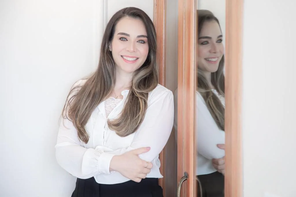 Renata Asfor recebe o título de doutora pela UFC