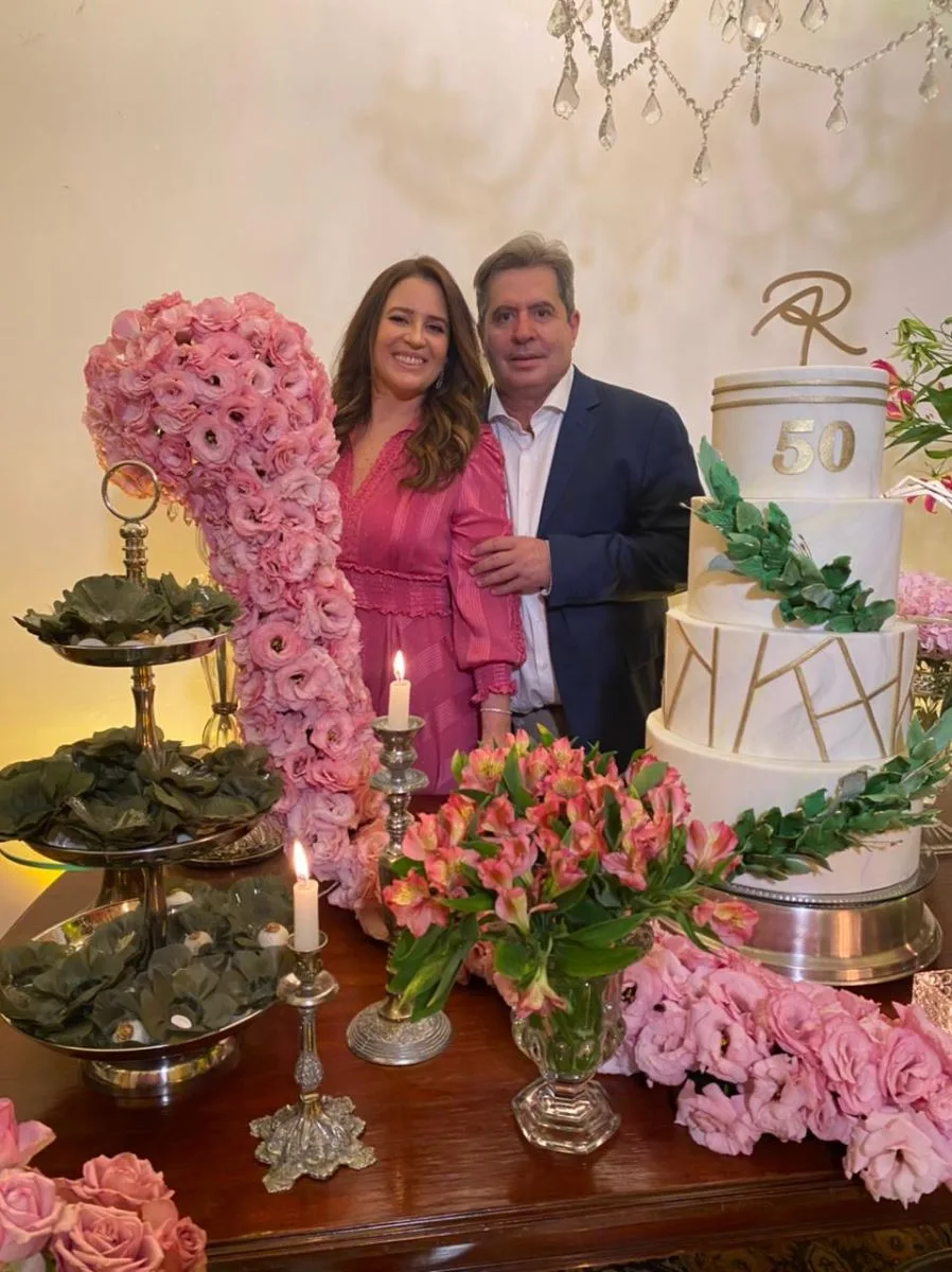 Andrea Romero festeja novo ciclo em noite intimista