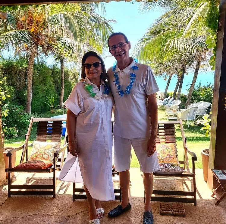 Vânia e Aristófanes Canamary brindam Bodas de Rubi