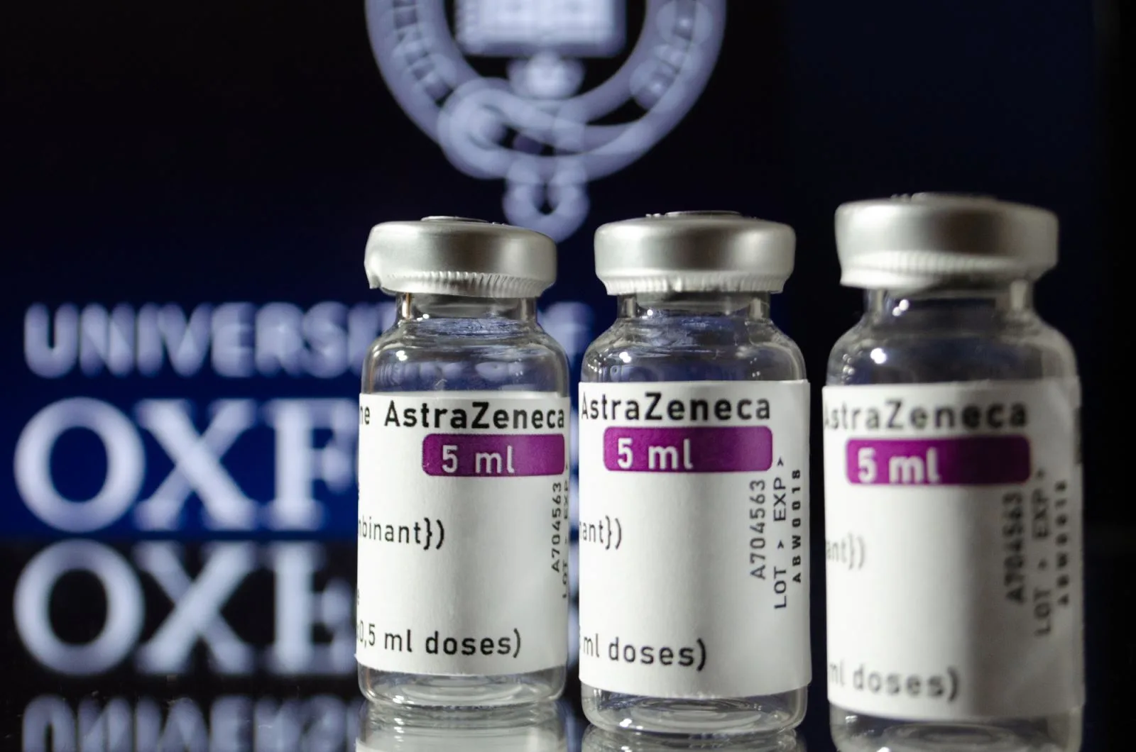 Ministério da Saúde decide manter intervalo de 3 meses entre doses da AstraZeneca e Pfizer