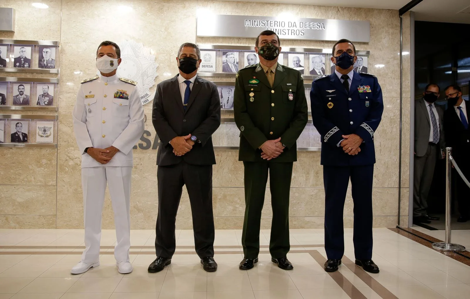 Exército fez vacinação secreta de agentes da Abin sem aval do programa de imunização