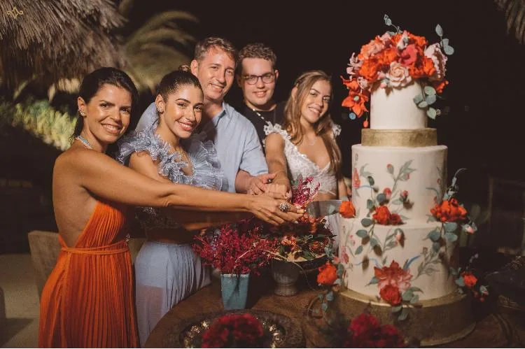 Aline e Newton Guimarães festejam os 15 anos da filha Bianca
