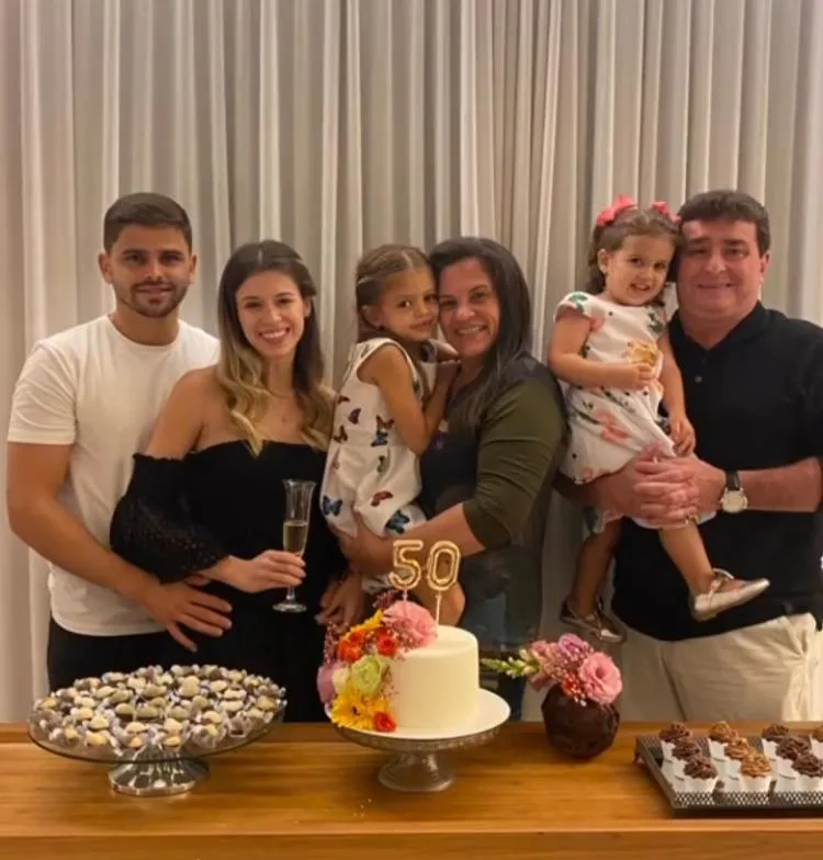 Sileana Franklin ganha parabéns surpresa
