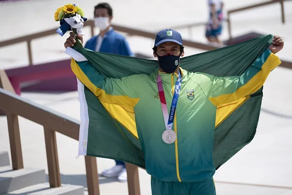 Kelvin Hoefler, prata nas Olimpíadas, era 'Menino Maluquinho' e ganhou skate para gastar energia