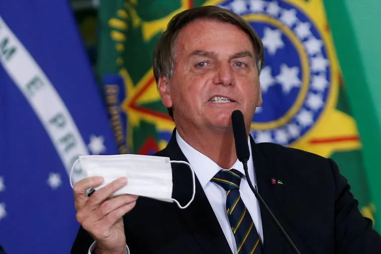 Bolsonaro oficializa reforma com poder ao centrão, recria pasta do Trabalho e nomeia Onyx