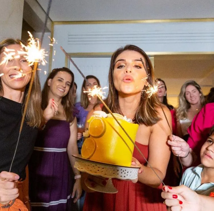 Alyne do Vale festeja a nova idade com amigas