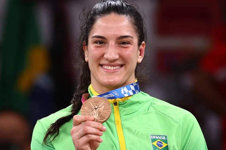 Mayra Aguiar leva o bronze no judô e faz história ao conquistar 3ª medalha em Olimpíadas