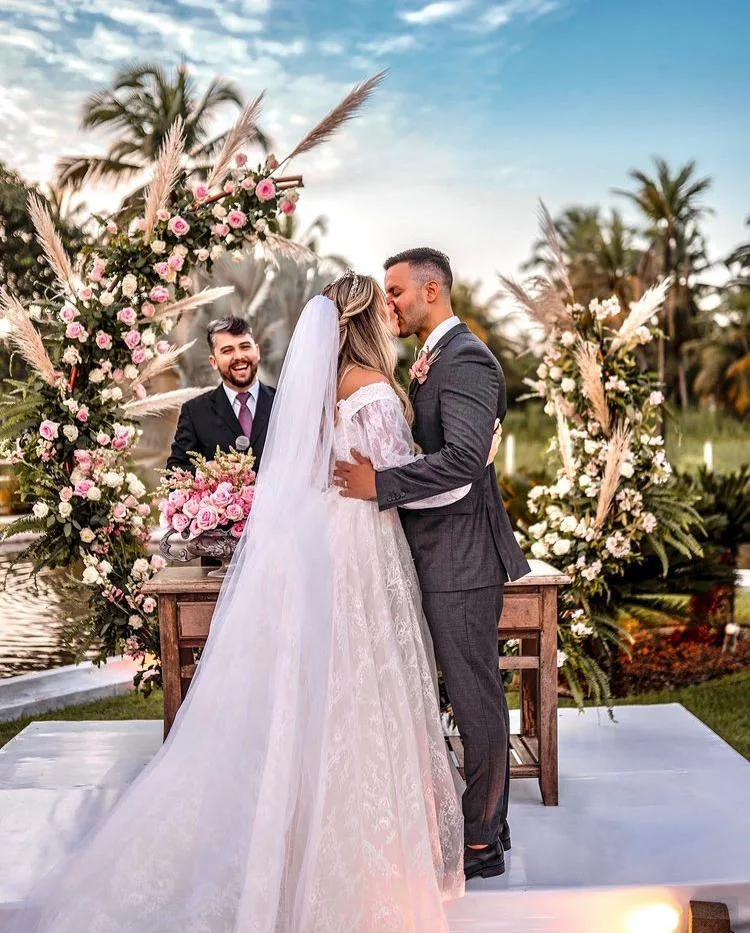 Lívia Brasil e Kadu Viana armam festa intimista de casamento