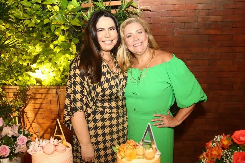 Andrea Rios e Andréa Delfino comemoram aniversários em brinde duplo