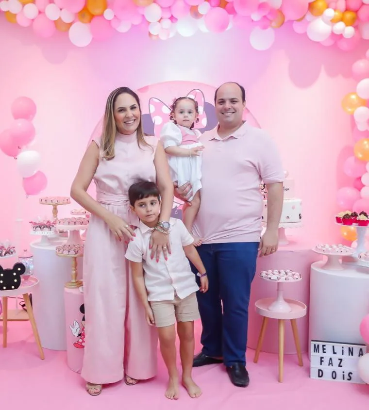 Anna Gladys e Felipe Oquendo festejam dois anos da filha Melina