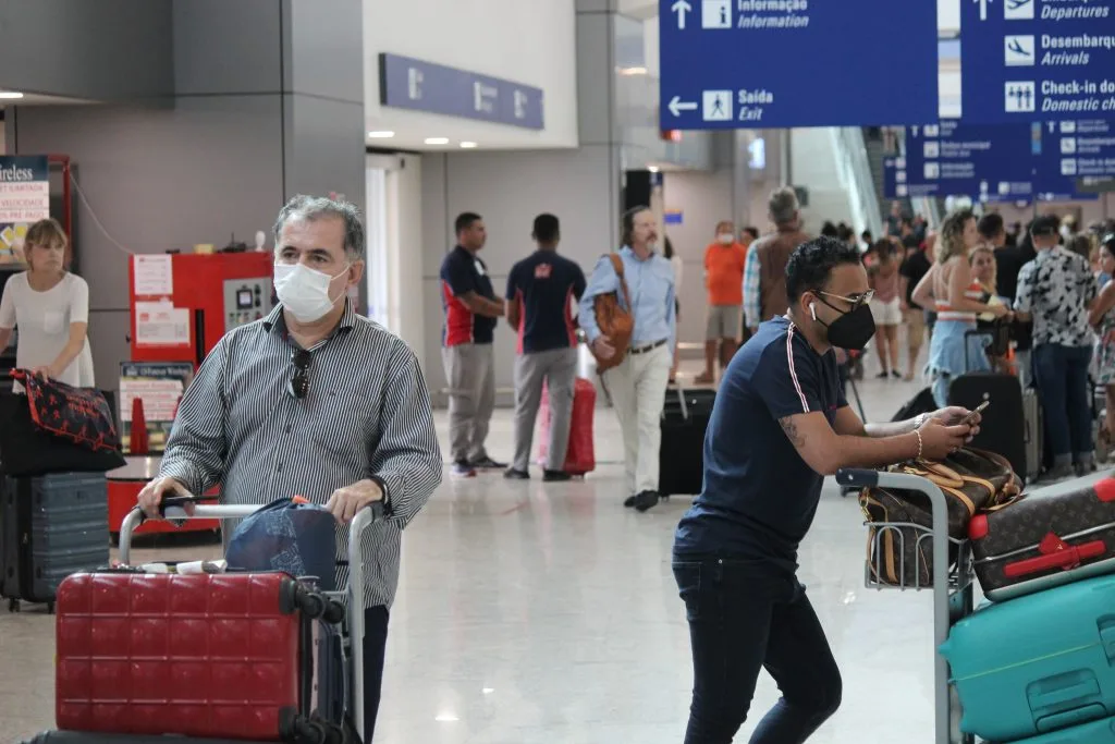 Justiça derruba decisão que exigia teste negativo ou vacinação para viajantes que chegavam ao Ceará