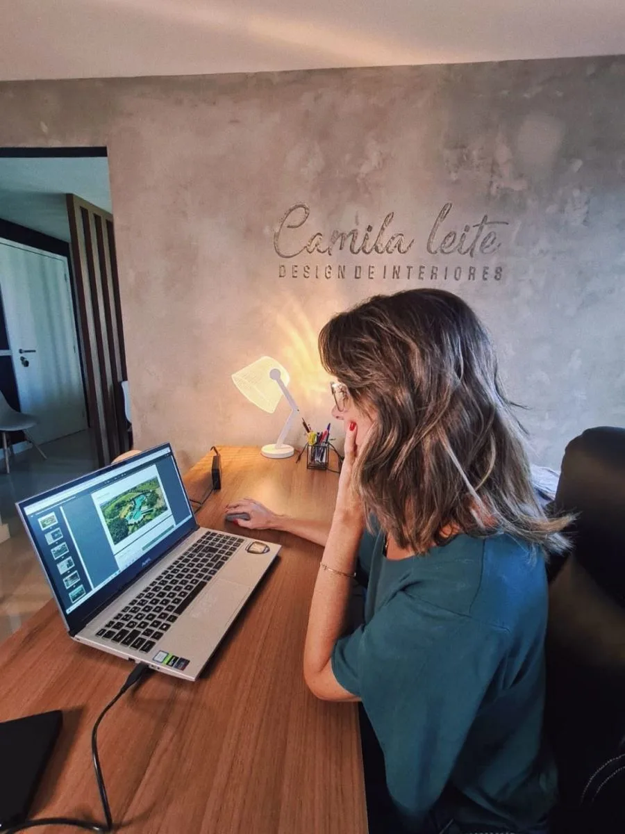 Designer Camila Leite investe em especialização em Arquitetura Hoteleira em São Paulo