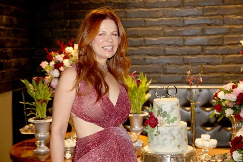 Cláudia Quental celebra nova primavera com frisson