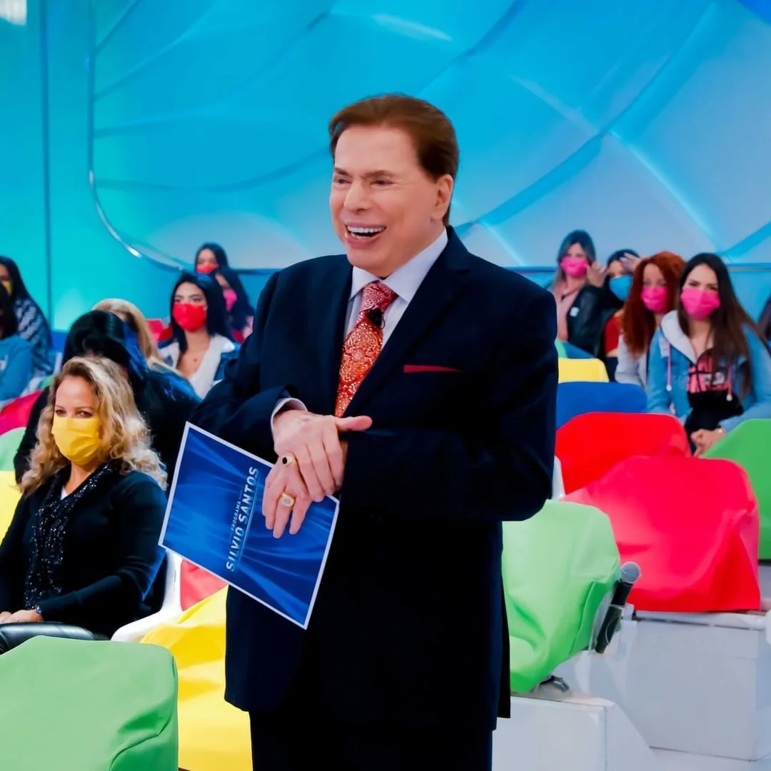Silvio Santos recebe alta de hospital em São Paulo