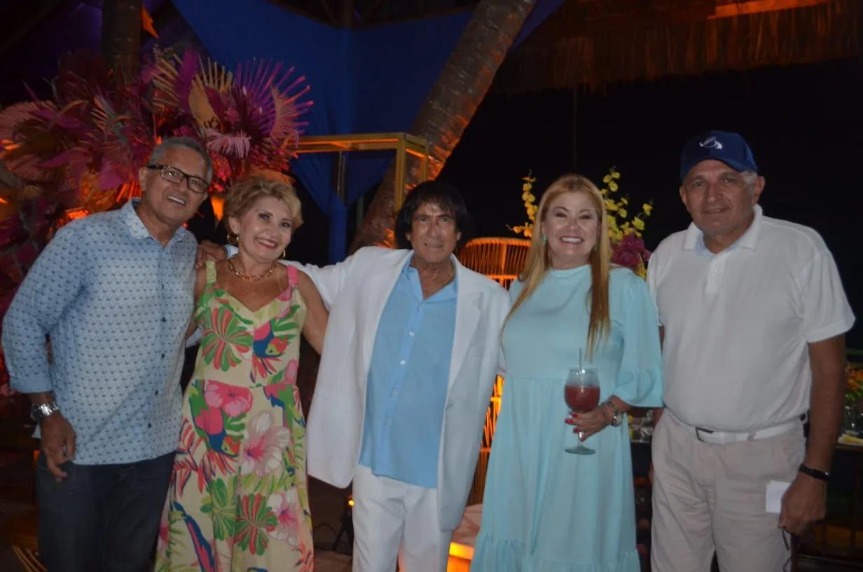 Salete Araújo recebe os parabéns em festa nos jardins do Iate Clube