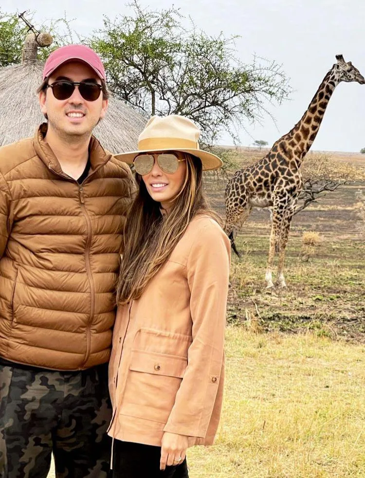Camila Melo e Victor Moreira desembarcam na África