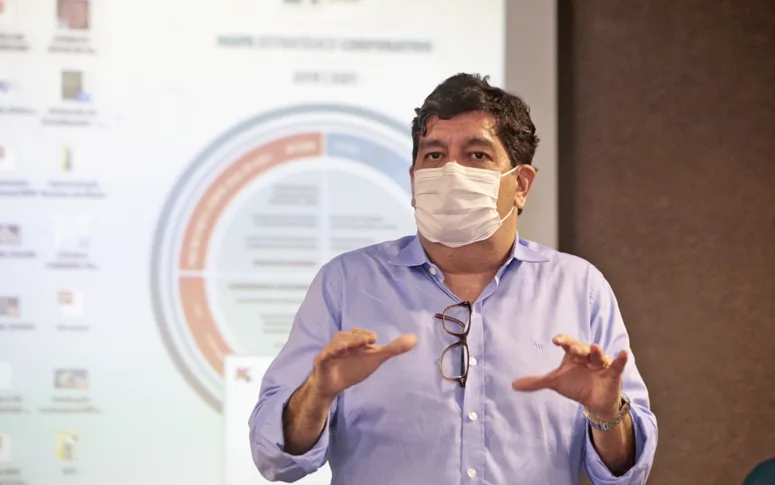 Camilo anuncia a saída de Dr. Cabeto da Secretaria de Saúde do Estado