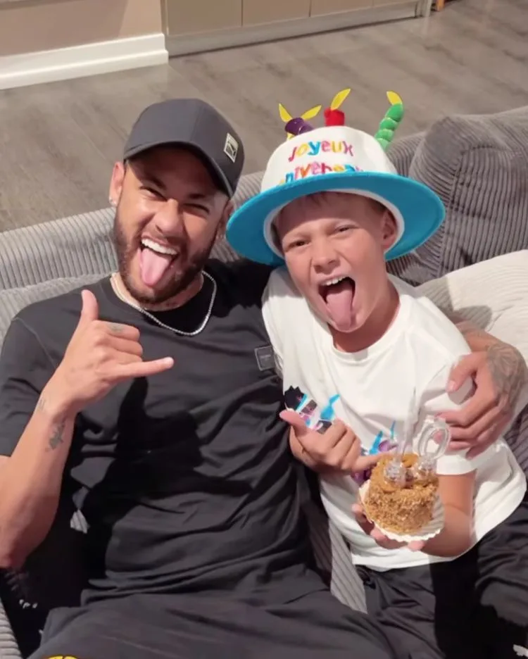 Neymar faz festa de aniversário para Davi Lucca em Paris