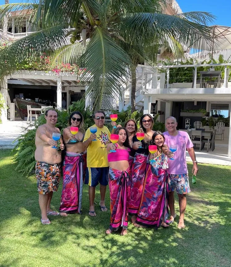 Camila Rizzato celebra seus 40 anos em Icaraizinho