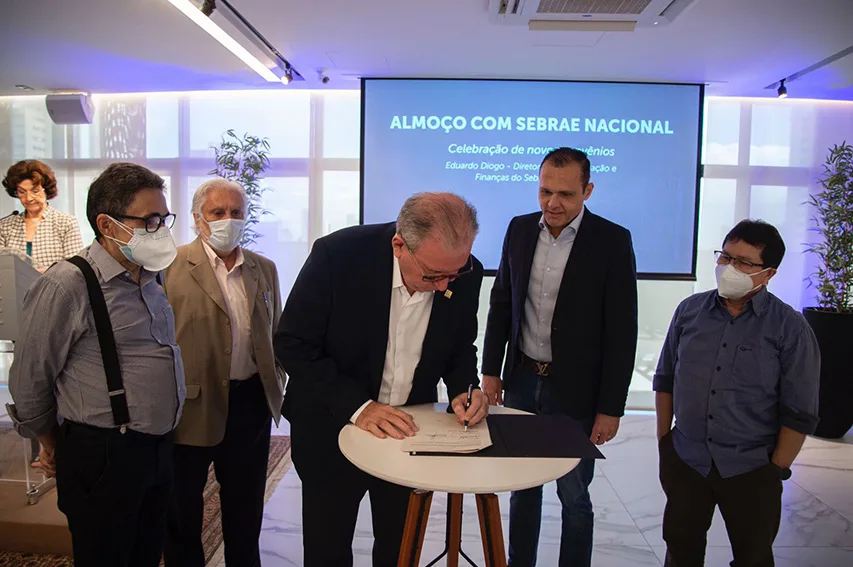 Fiec e Sebrae Nacional assinam convênio de cooperação; investimento é de R$ 15 milhões