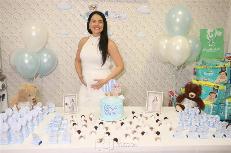 Rachel Bezerra é surpreendida com o chá de fraldas do Davi