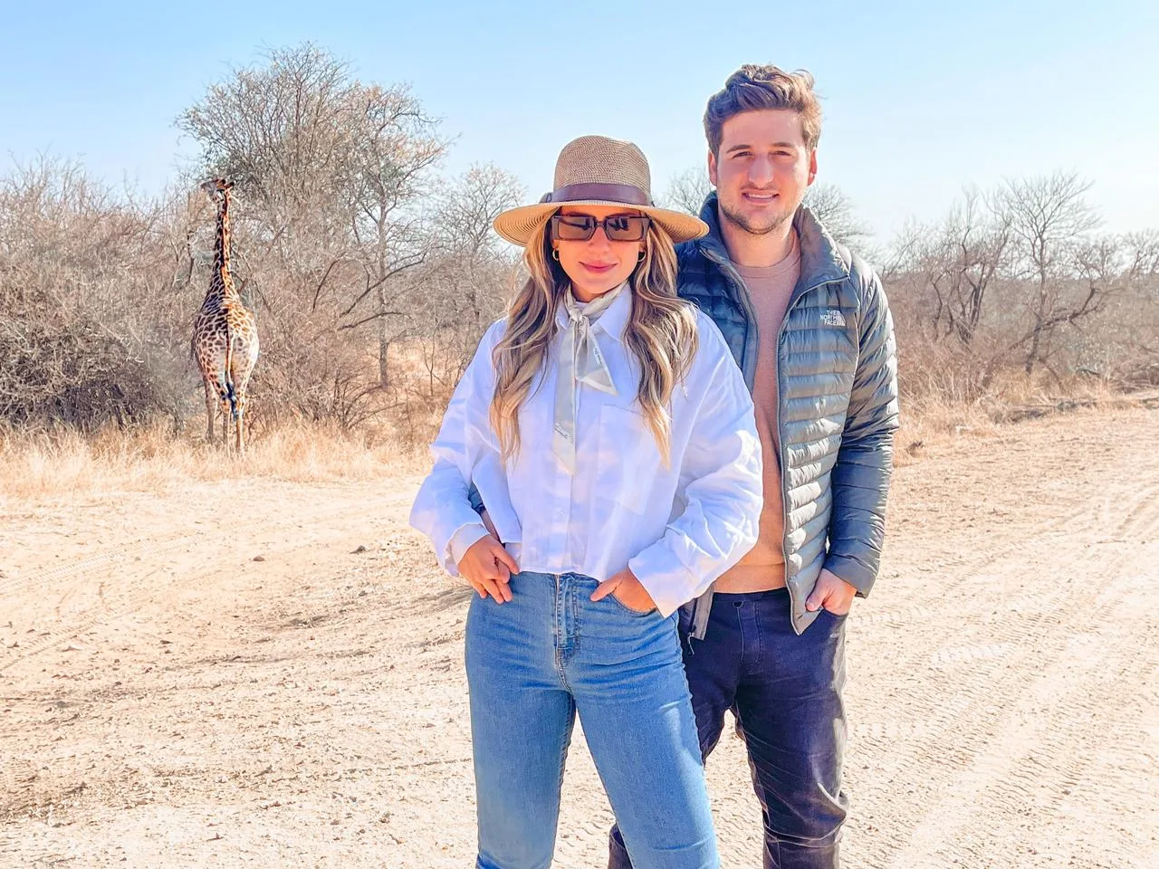 Fernanda Levy e Omar Macedo curtem férias na África