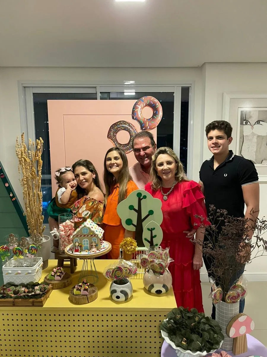 Nathália da Escóssia e Oswaldo Duarte festejam os dez meses da filha Maria Thereza