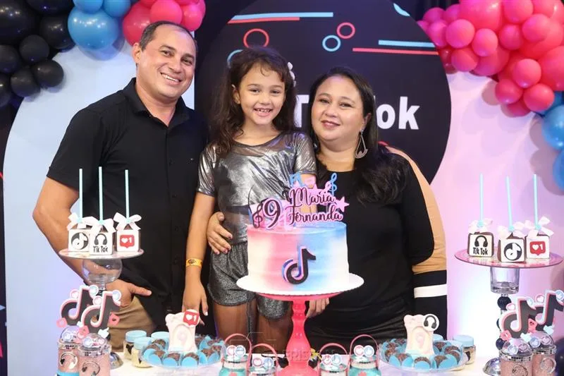 Fernanda Almeida e Dom Léo comemoram nove anos da Maria Fernanda